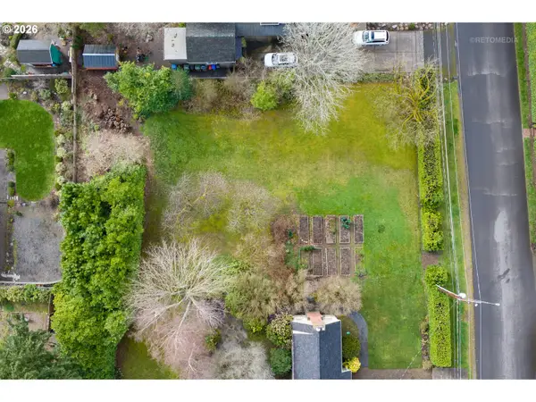 SW Crestdale Dr, Portland, OR 97225