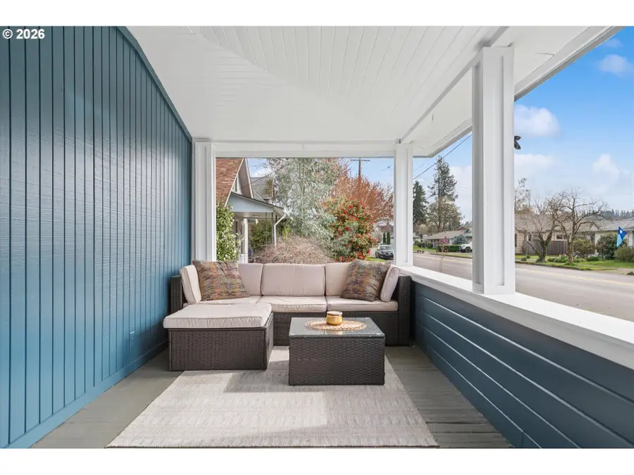 384 W Dartmouth St, Gladstone, OR 97027 - #3