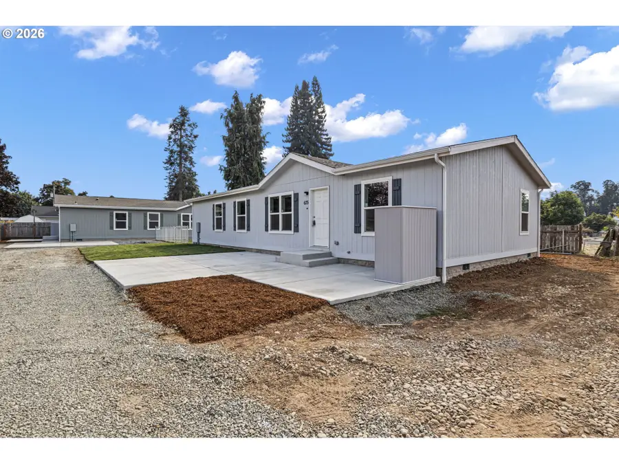 675 N 16th St, Cottage Grove, OR 97424 - #3