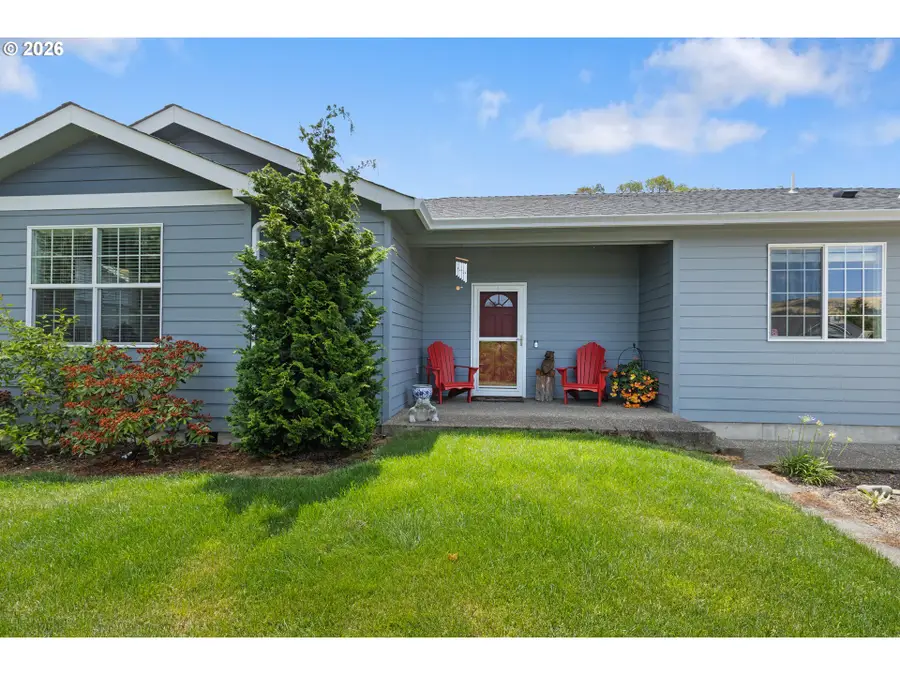 200 Rainbow Ridge Ave, Roseburg, OR 97471 - #2