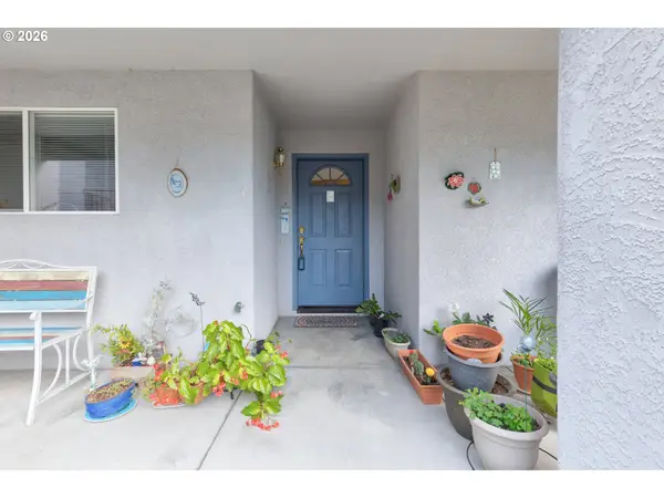 815 Pine St, RogueRiver, OR 97537