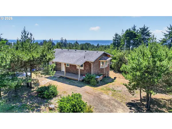 1902 NW Cedar Crest Pl, Waldport, OR 97394