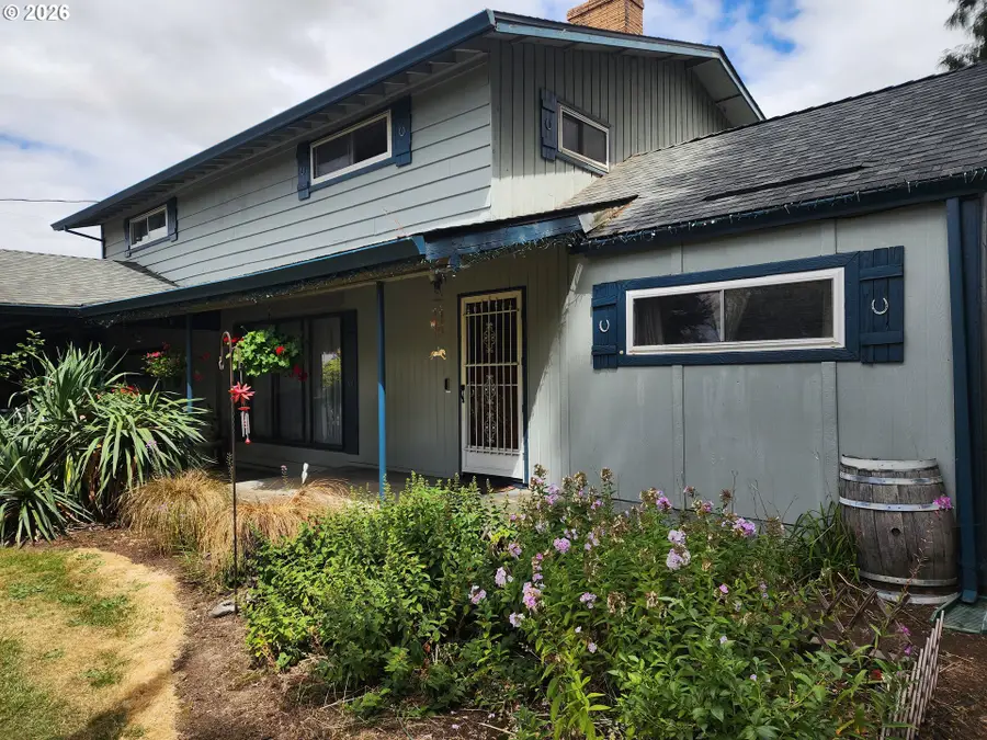 725 W Main St, Molalla, OR 97038 - #2