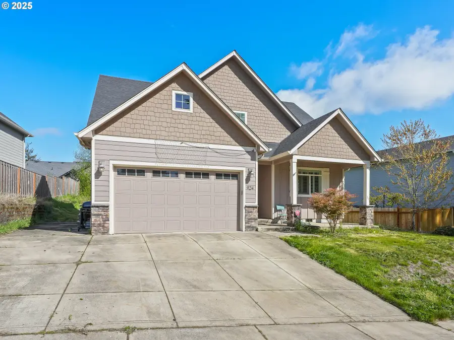 924 Park St, Sweet Home, OR 97386 - Image #2