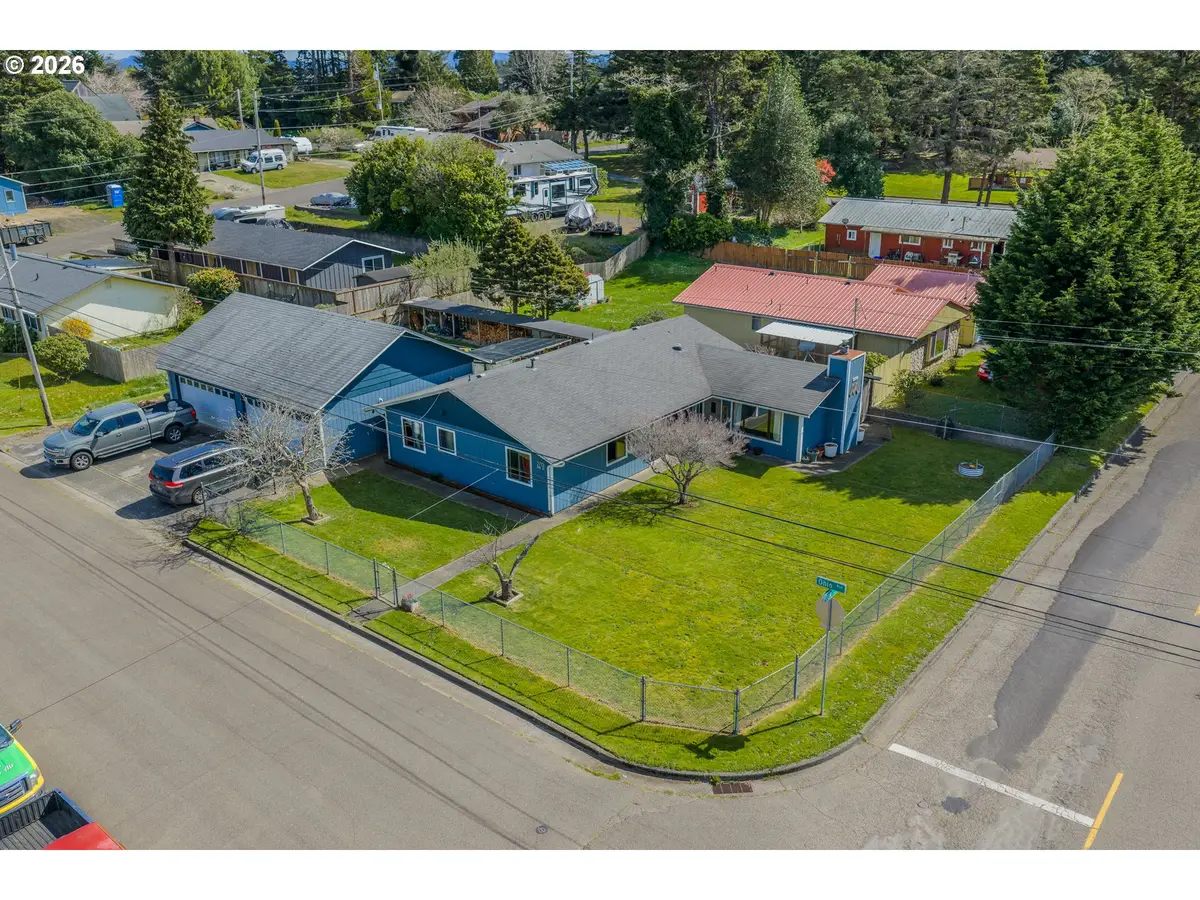 2713 Oak St, North Bend, OR 97459 - #1