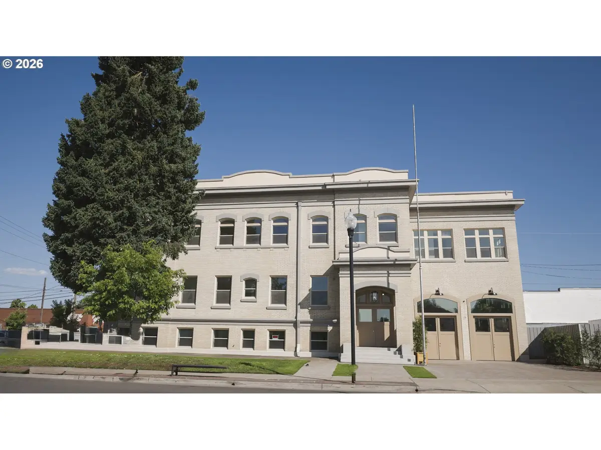 550 N 1st St, Woodburn, OR 97071 - #1