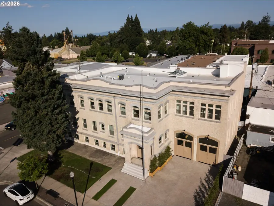 550 N 1st St, Woodburn, OR 97071 - #2