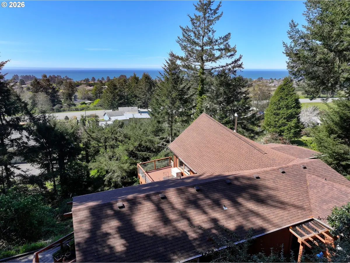 15870 Pelican Bay Dr, Brookings, OR 97415 - #1