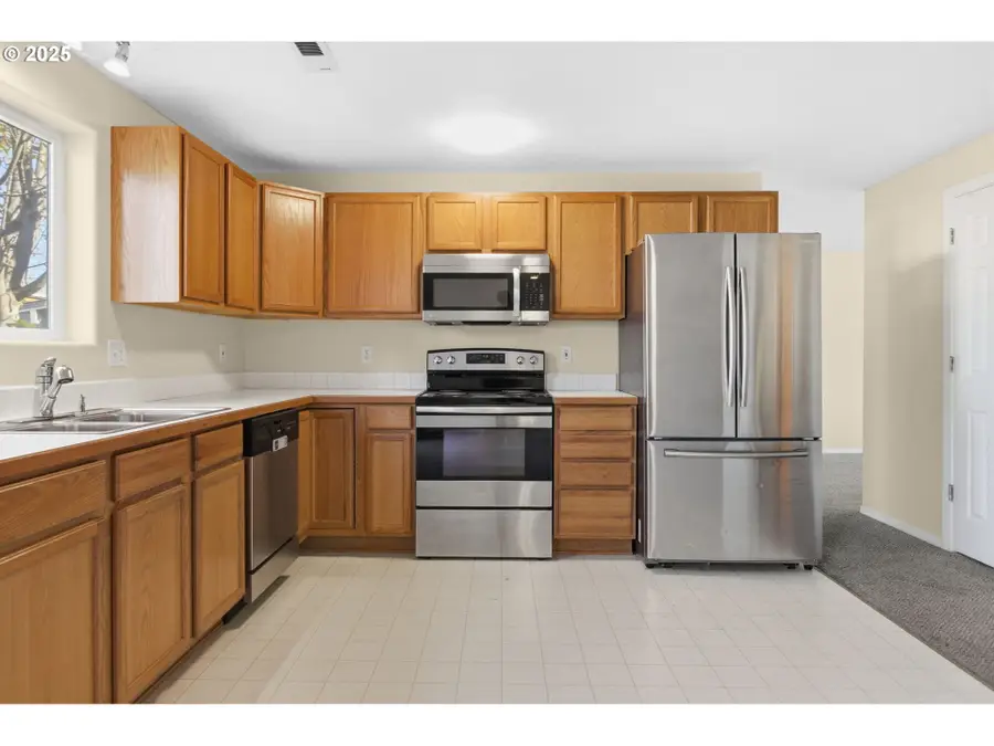 3818 Long Ridge Dr, Springfield, OR 97478 - Image #2