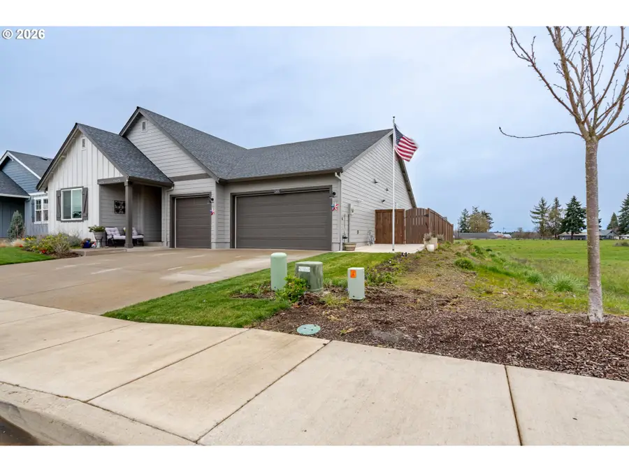 2400 W 15th Ave, Junction City, OR 97448 - #2