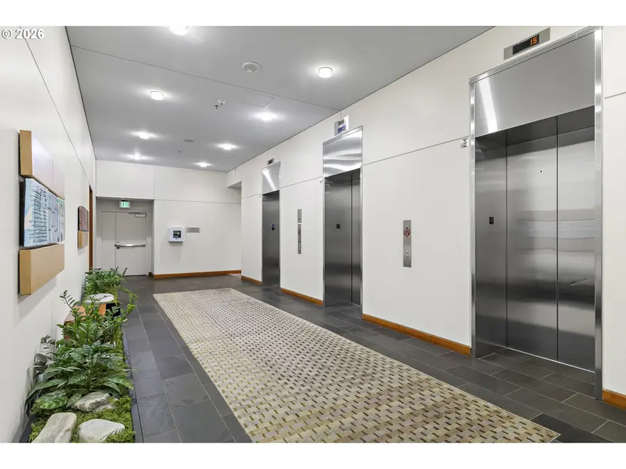 841 S Gaines St #2204, Portland, OR 97239 - #3