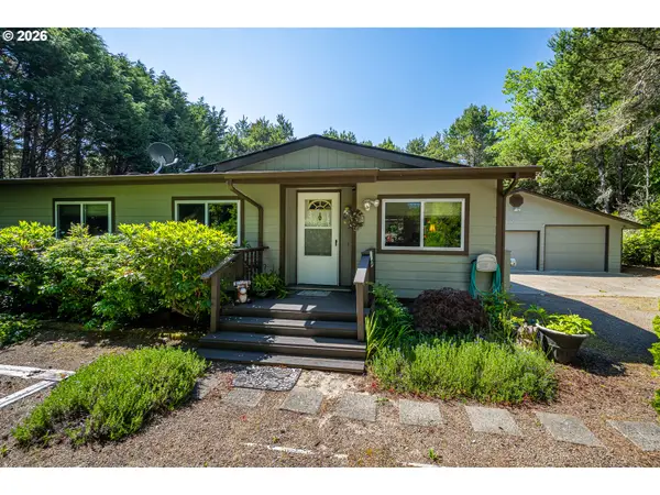 4796 Treewood Dr, Florence, OR 97439