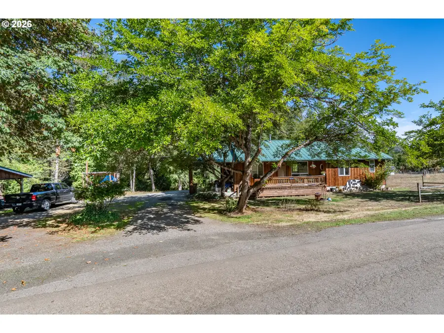 709 Ash Creek Rd, Riddle, OR 97469 - #3