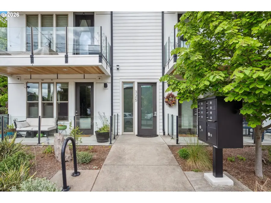 325 N Emerson St #D, Portland, OR 97217 - #3