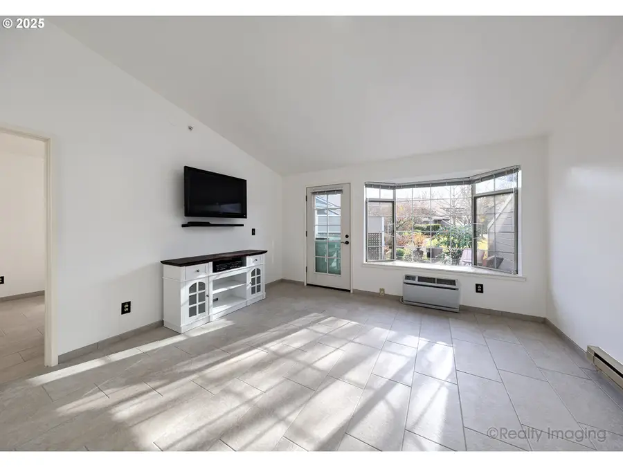 13775 SW Scholls Ferry Rd #212, Beaverton, OR 97008 - Image #2