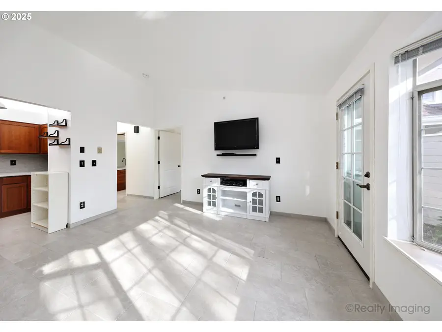 13775 SW Scholls Ferry Rd #212, Beaverton, OR 97008 - Image #3