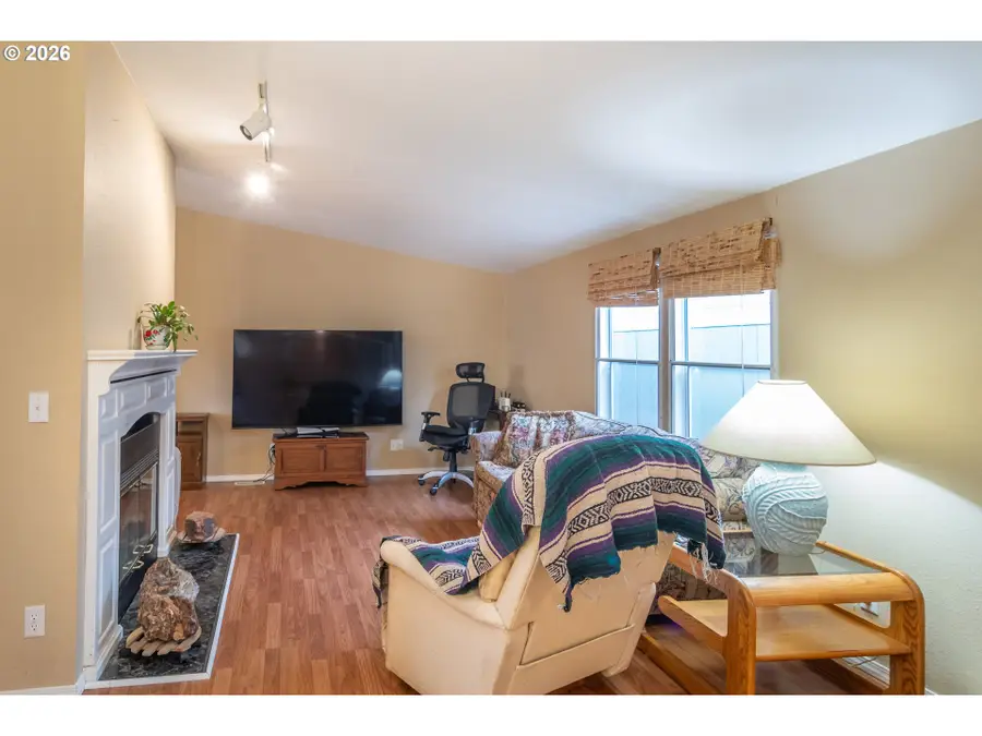 189 Raintree Ave, Sutherlin, OR 97479 - #3