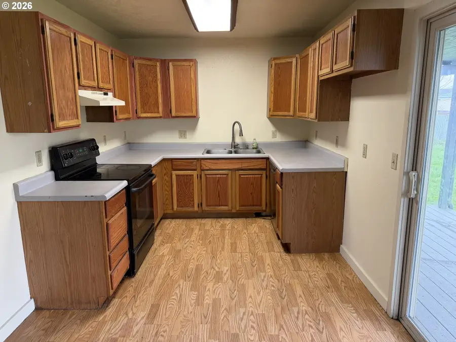 276 Art Lott Ln, Creswell, OR 97426 - Image #2