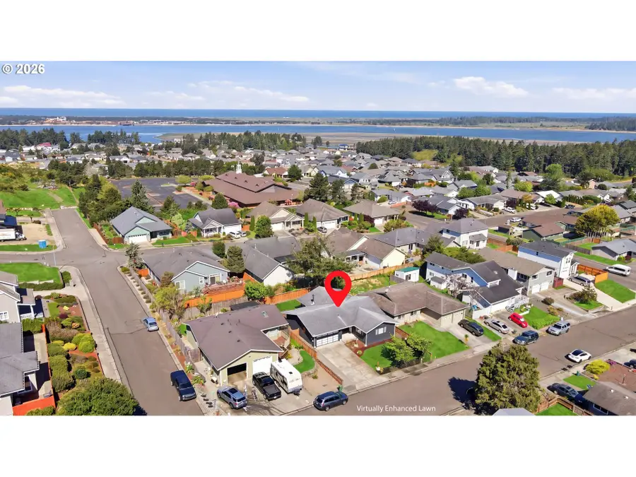 2070 Hayes St, North Bend, OR 97459 - #2