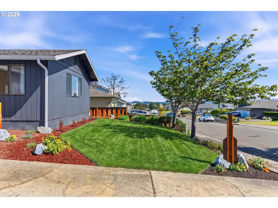2070 Hayes St, North Bend, OR 97459 - #3