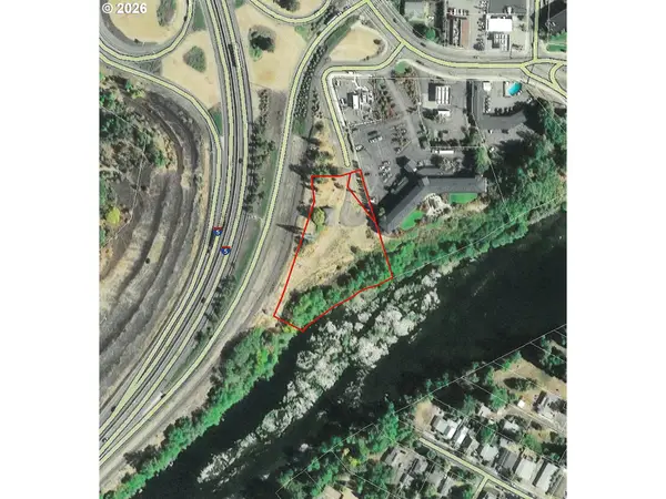 742 W Corey Ct, Roseburg, OR 97470