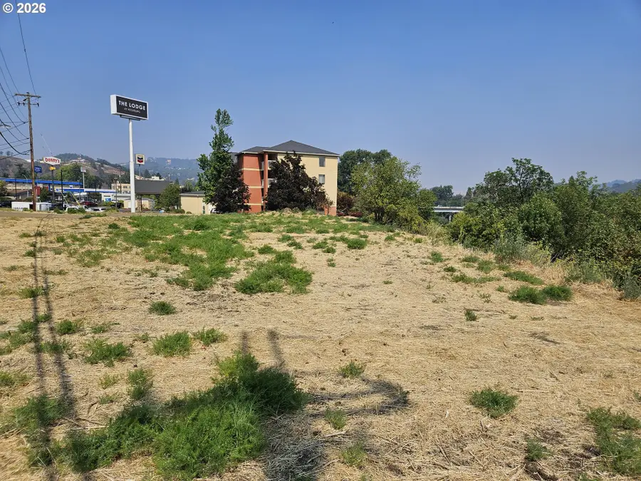 742 W Corey Ct, Roseburg, OR 97470 - #3