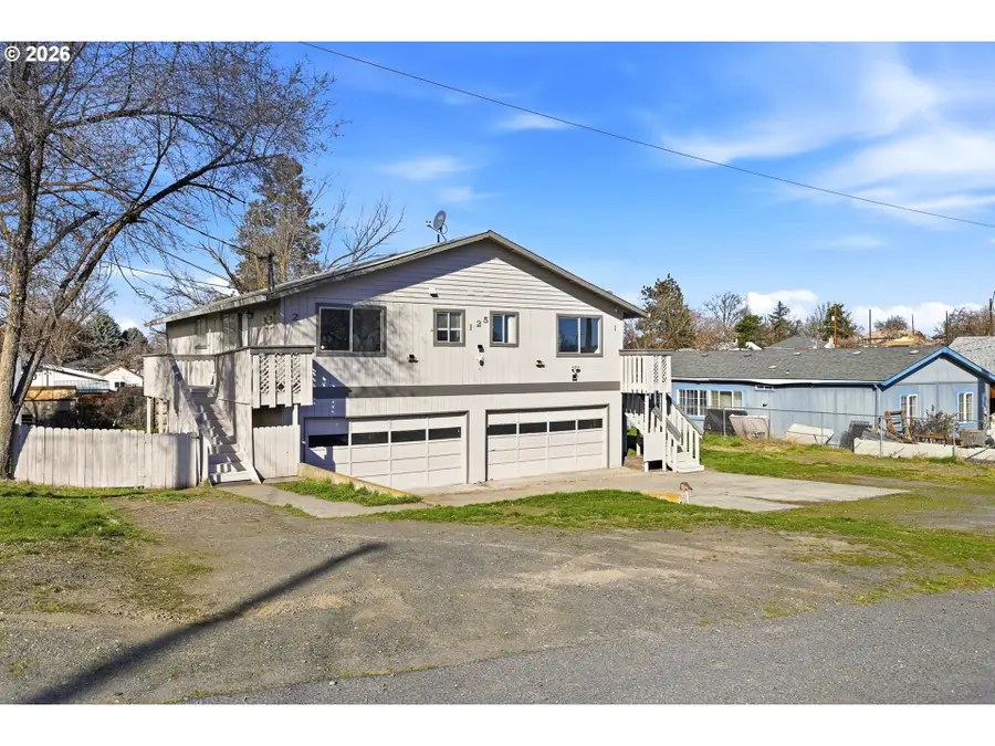 125 NE 8th St, Hermiston, OR 97838 - #2