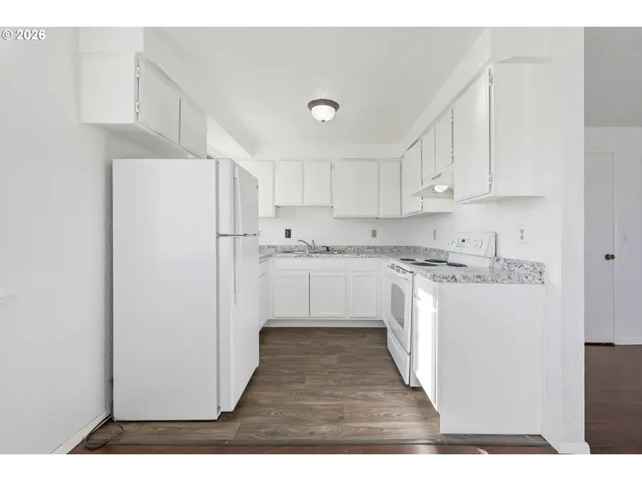 125 NE 8th St, Hermiston, OR 97838 - #3