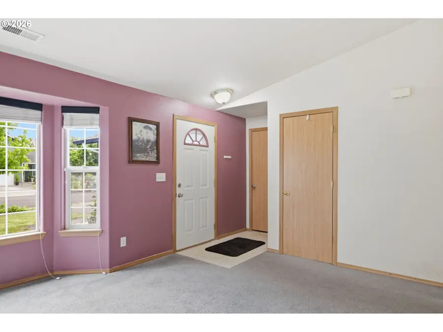 1077 S 10th St, Lebanon, OR 97355 - #3