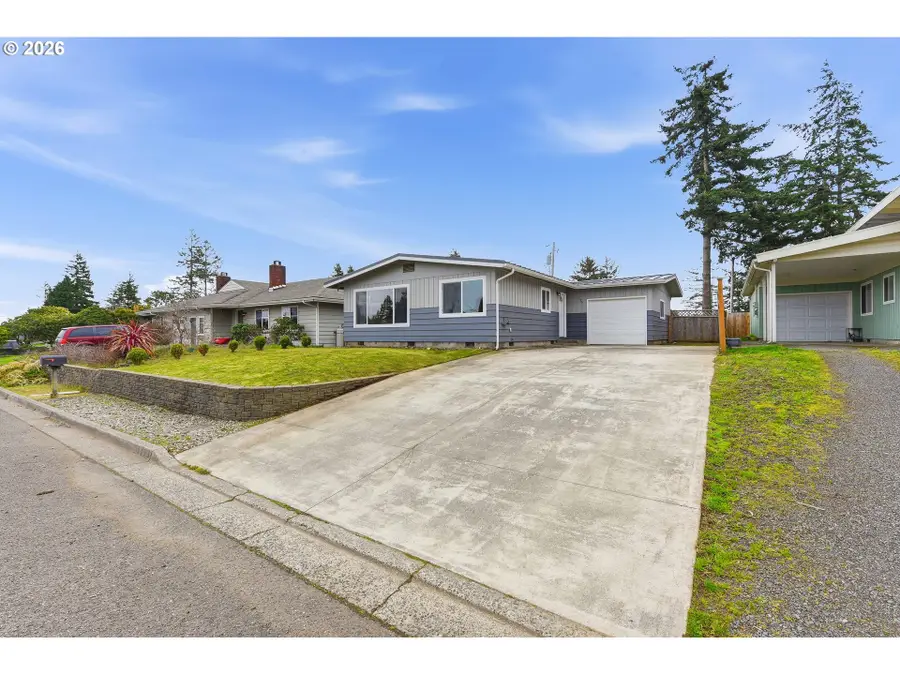 2175 State St, North Bend, OR 97459 - #3