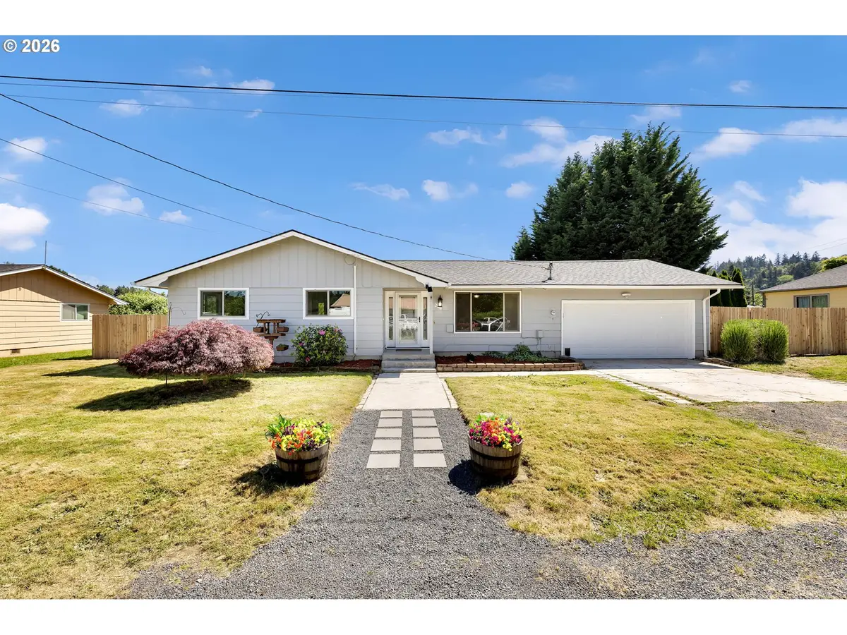 204 Veys Ave, Kelso, WA 98626 - #1
