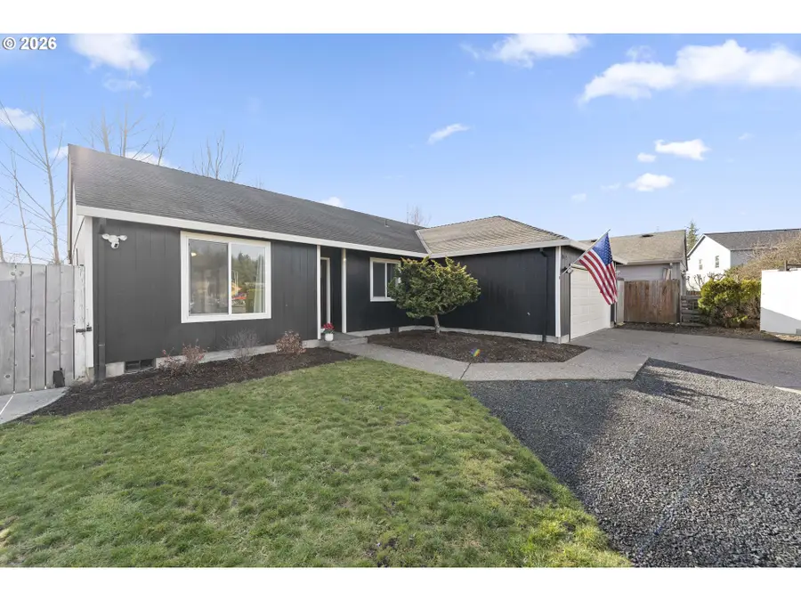 1054 Pana St, Woodburn, OR 97071 - #3