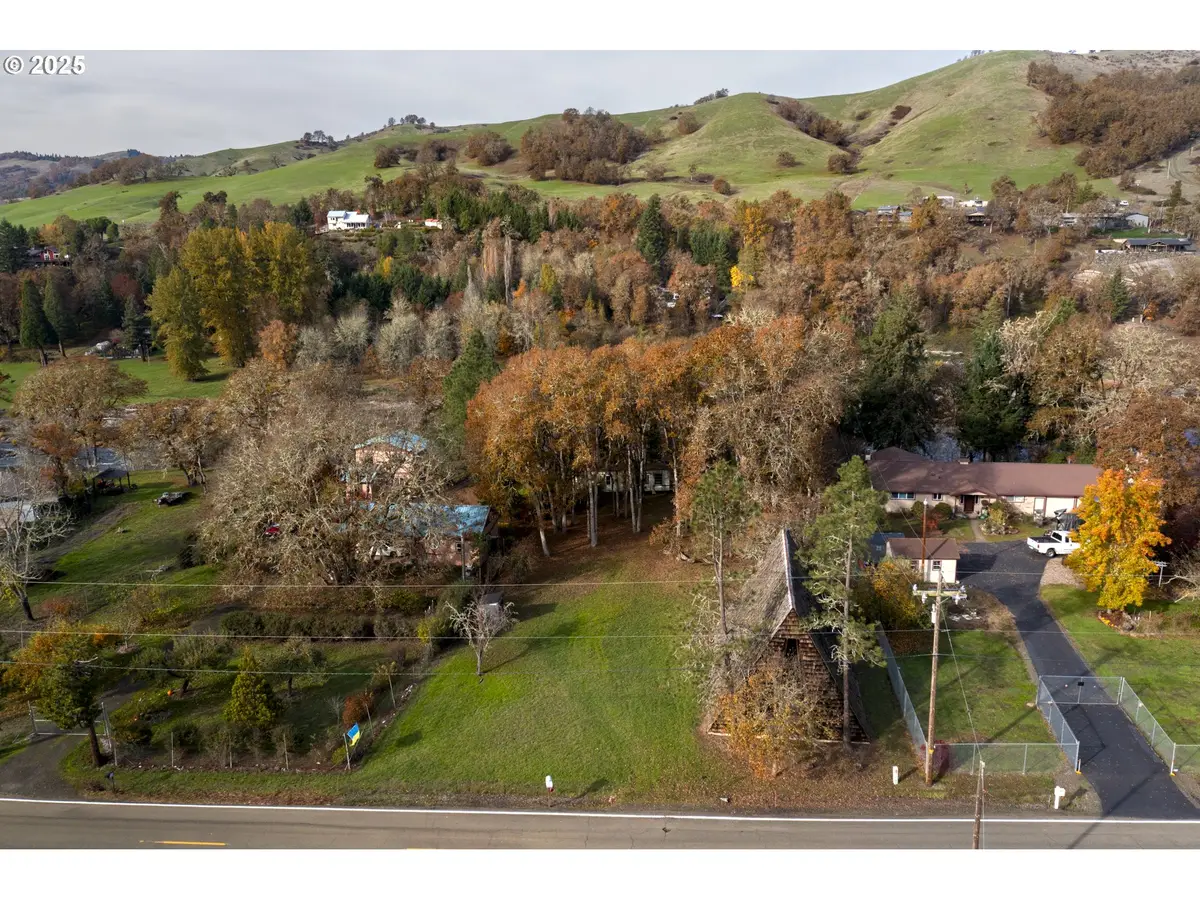 606 Whistlers Ln, Roseburg, OR 97470 - Image #1