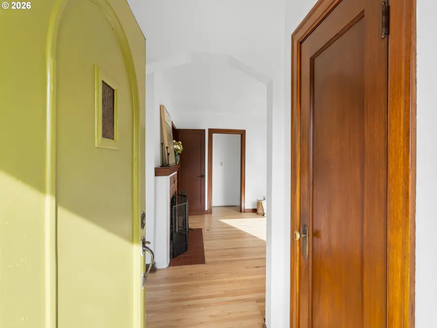 6035 SE Lafayette St, Portland, OR 97206 - Image #2