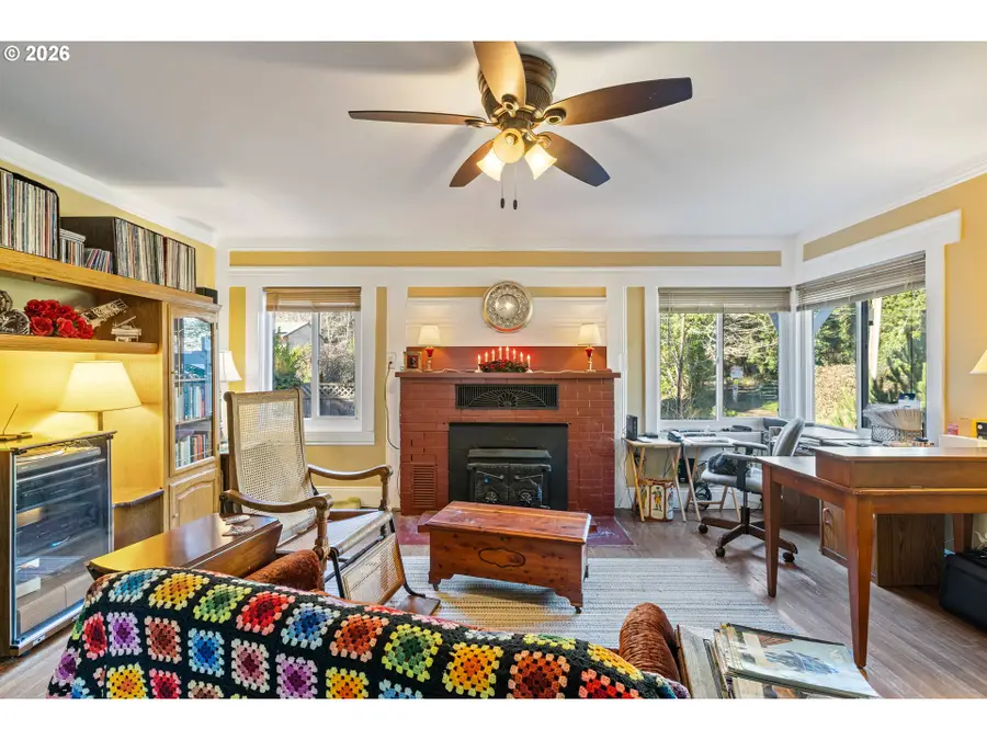 1189 Elrod Ave, Coos Bay, OR 97420 - #3