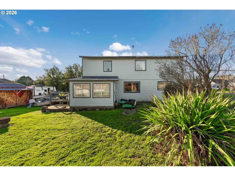 703 C St, Myrtle Point, OR 97458 - #2