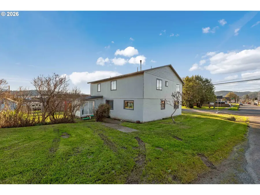 703 C St, Myrtle Point, OR 97458 - #3