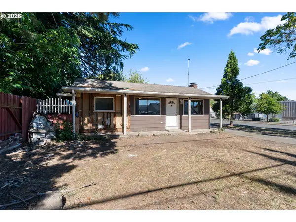1004 S Grape St, Medford, OR 97501