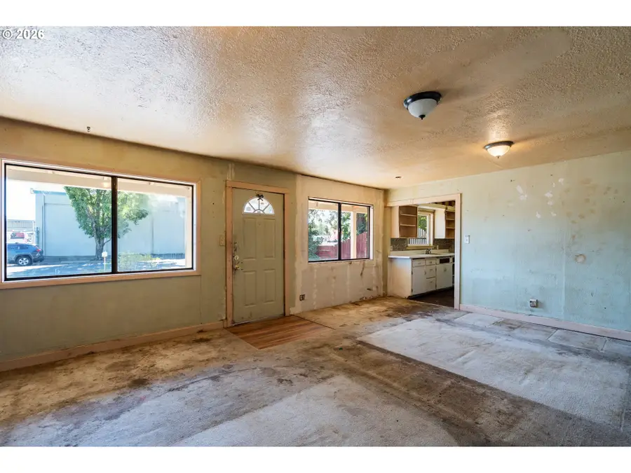 1004 S Grape St, Medford, OR 97501 - #2