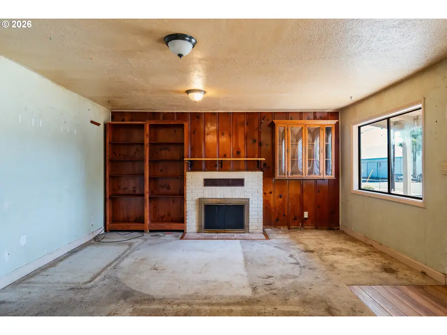 1004 S Grape St, Medford, OR 97501 - #3