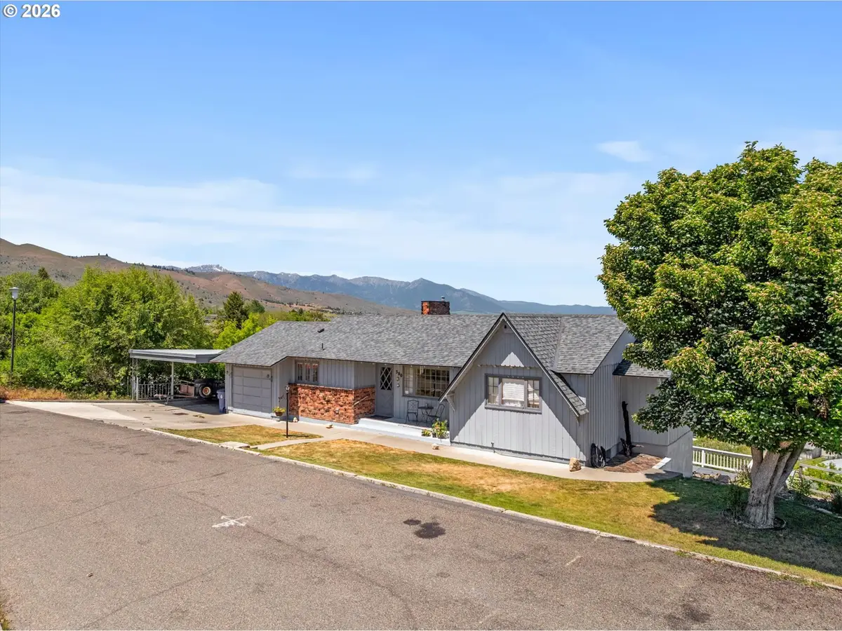 300 Hillcrest Dr, Baker City, OR 97814 - #1