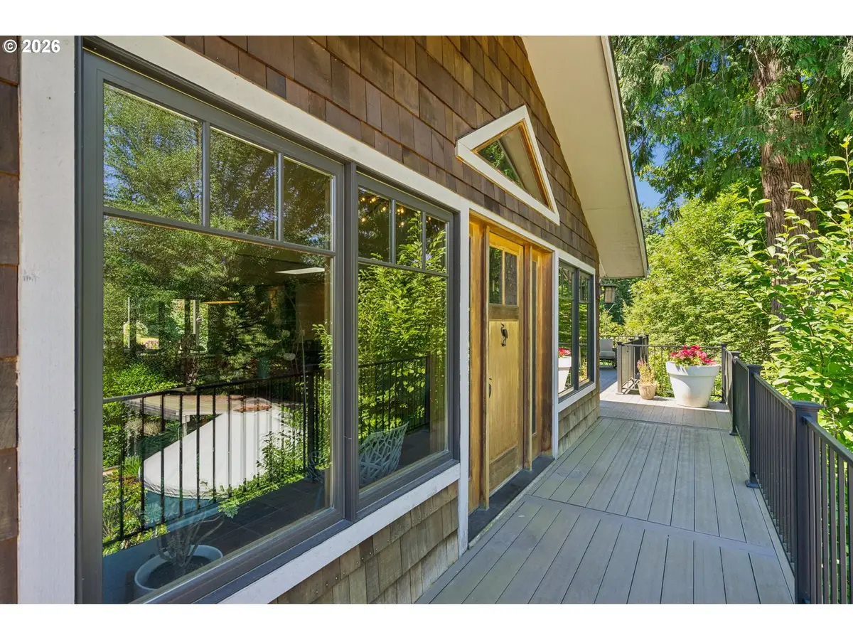 1046 SW Palatine St, Portland, OR 97219 - #1