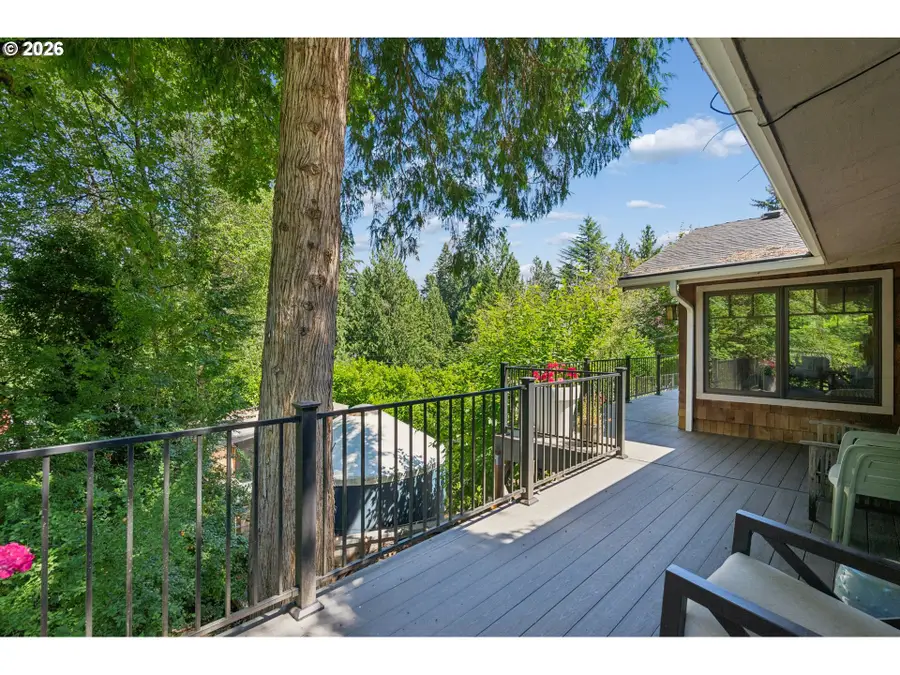 1046 SW Palatine St, Portland, OR 97219 - #2