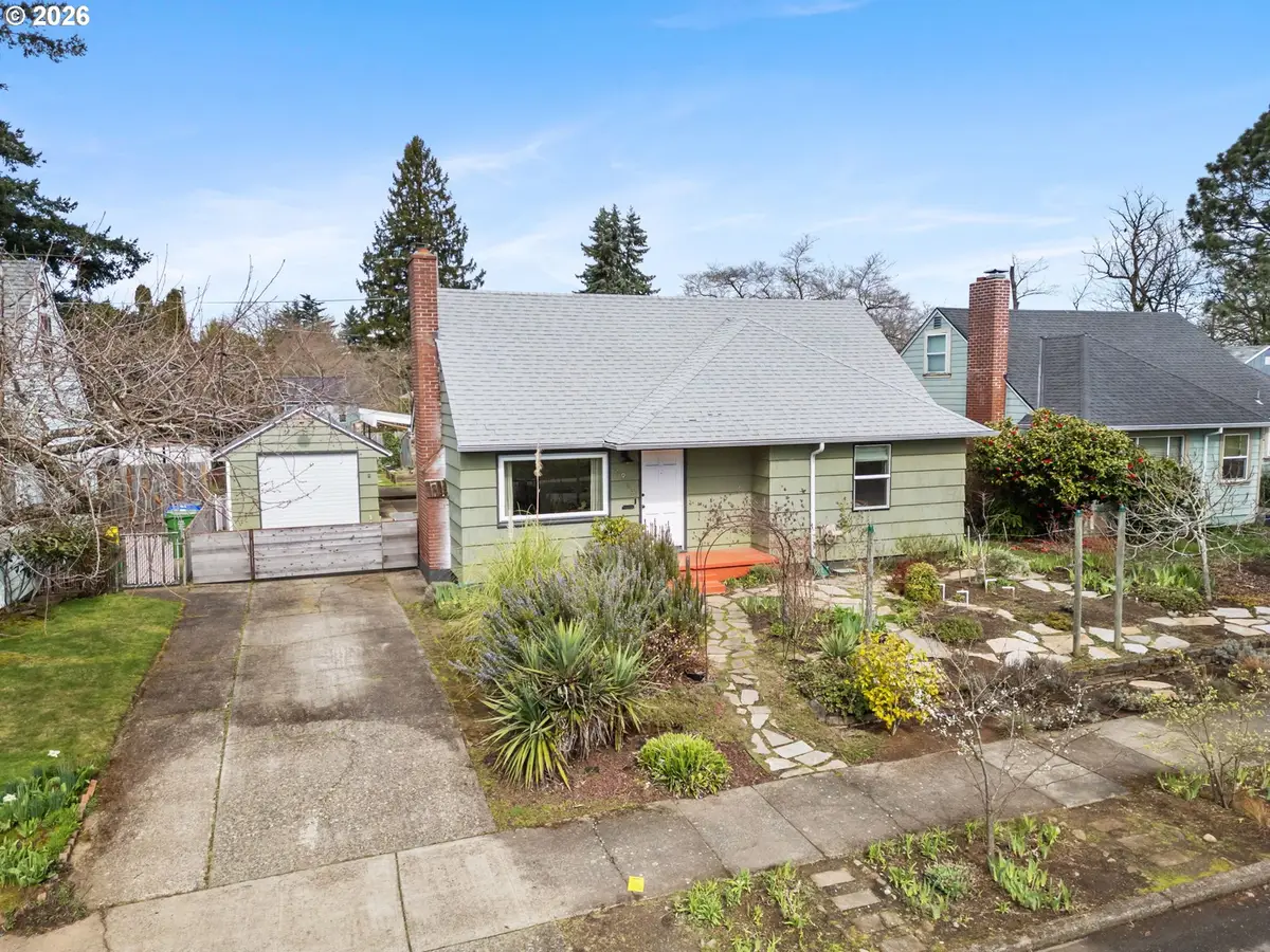 8913 SE Clay St, Portland, OR 97216 - #1