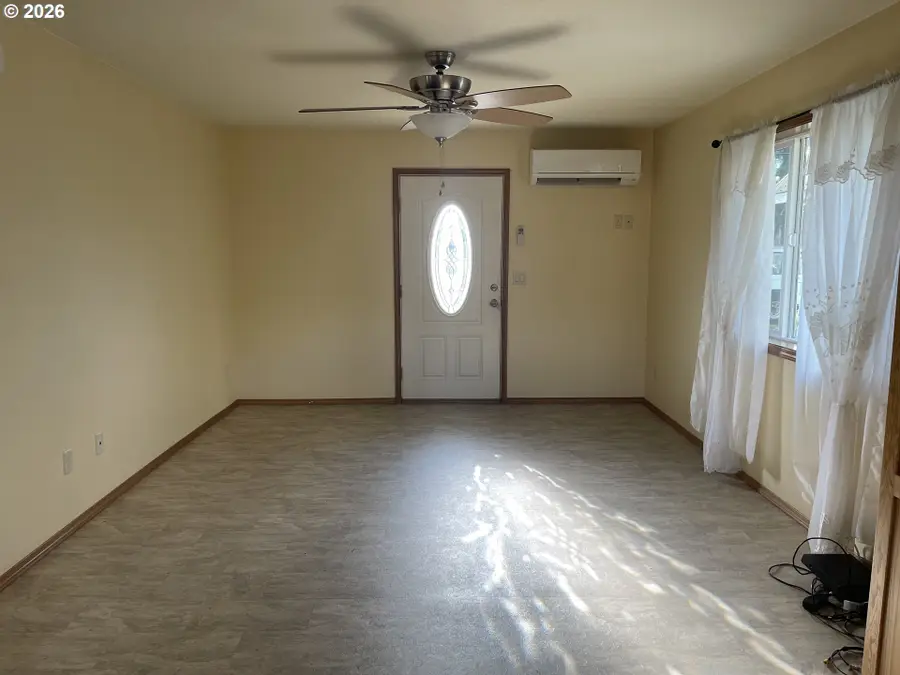 617 SW Monroe St, Sheridan, OR 97378 - #3