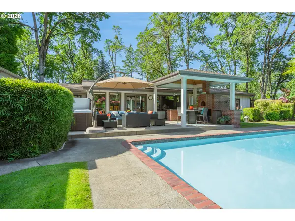 18 Ridgewood Dr, Roseburg, OR 97471