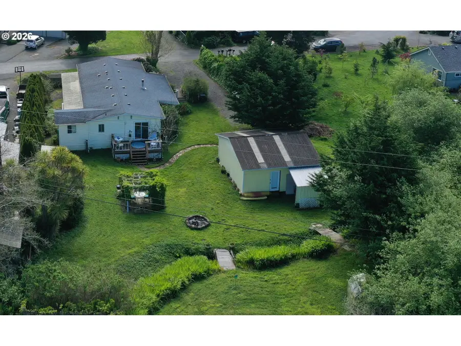 99005 W Freeman Ln, Brookings, OR 97415 - #2