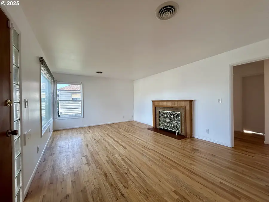 1532 E 10th St, The Dalles, OR 97058 - Image #3