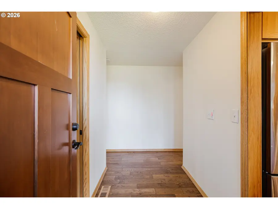 913 S Fir Ct, Canby, OR 97013 - Image #2