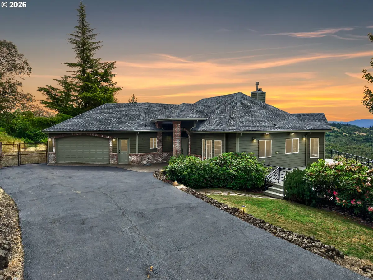 215 Eagle Dr, Roseburg, OR 97471 - #1